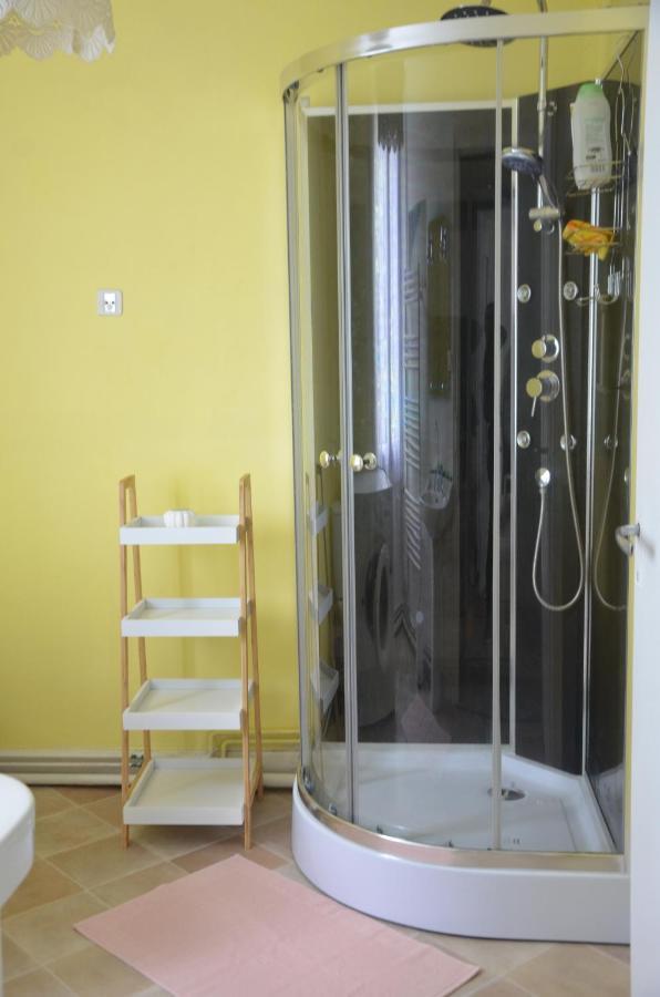 Au Bord De L'Eau Appartement 50 M2 Chambon-sur-Voueize Luaran gambar
