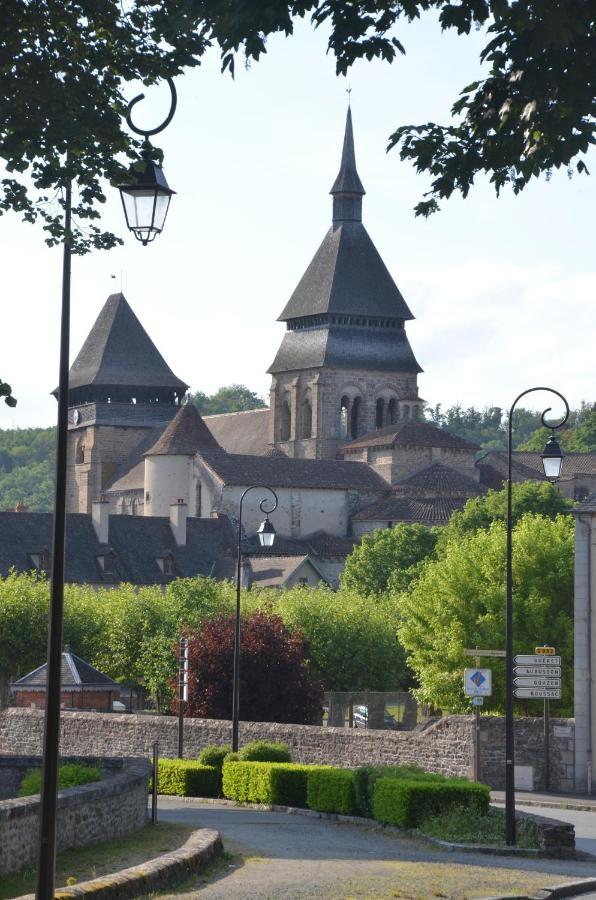 Au Bord De L'Eau Appartement 50 M2 Chambon-sur-Voueize Luaran gambar